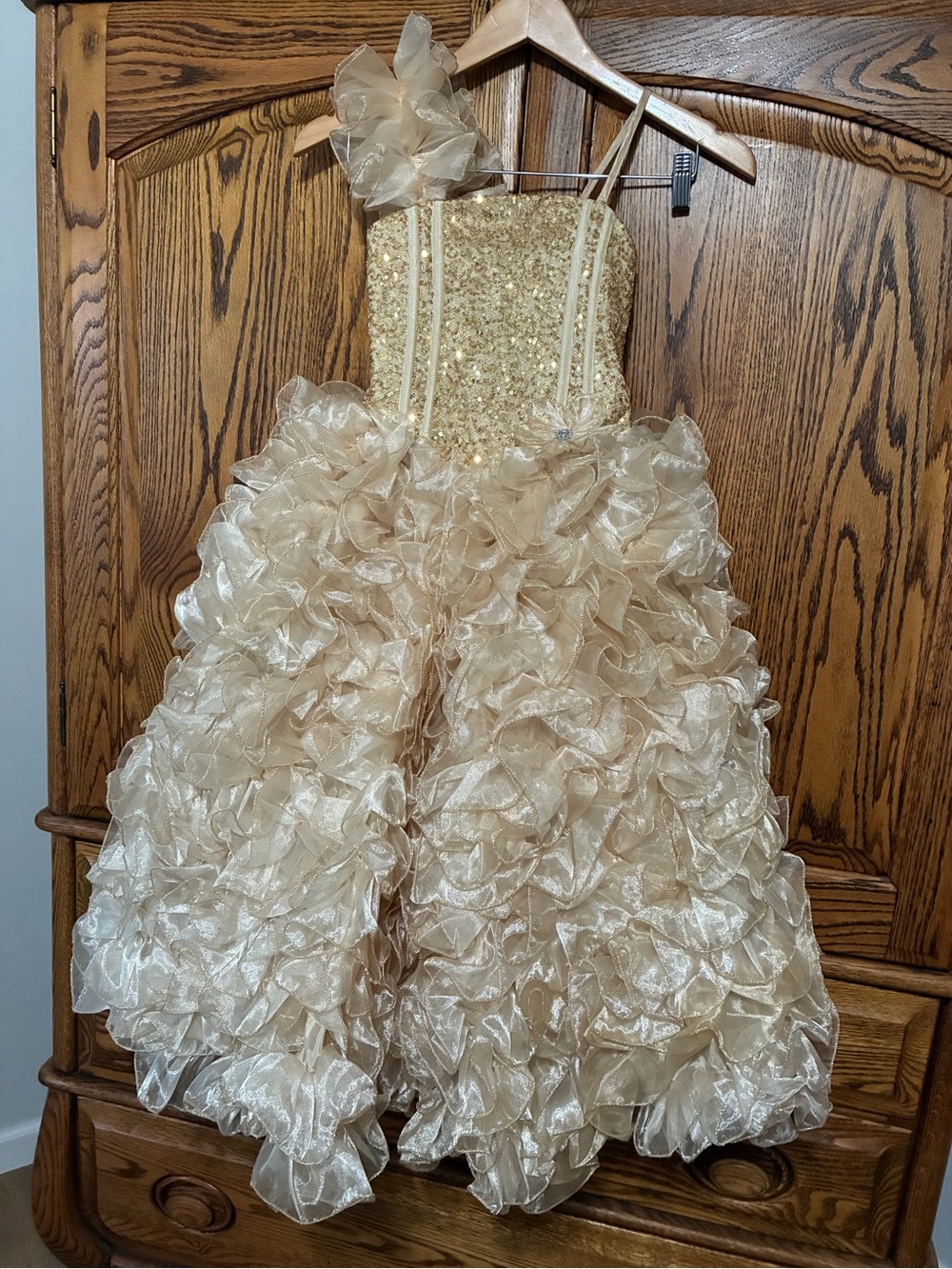Girls Size 8 Gold Ruffle Sequin Party Pageant Wedding Dress
